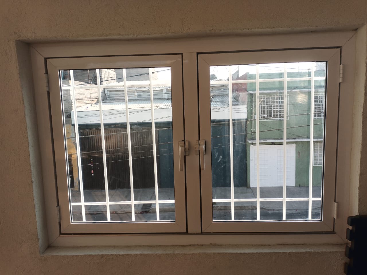 Ventana de aluminio y vidrio
